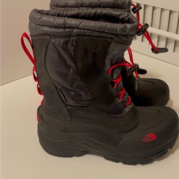The North Face boots for boy size 2 . Gray black and gray - Picture 2 of 14